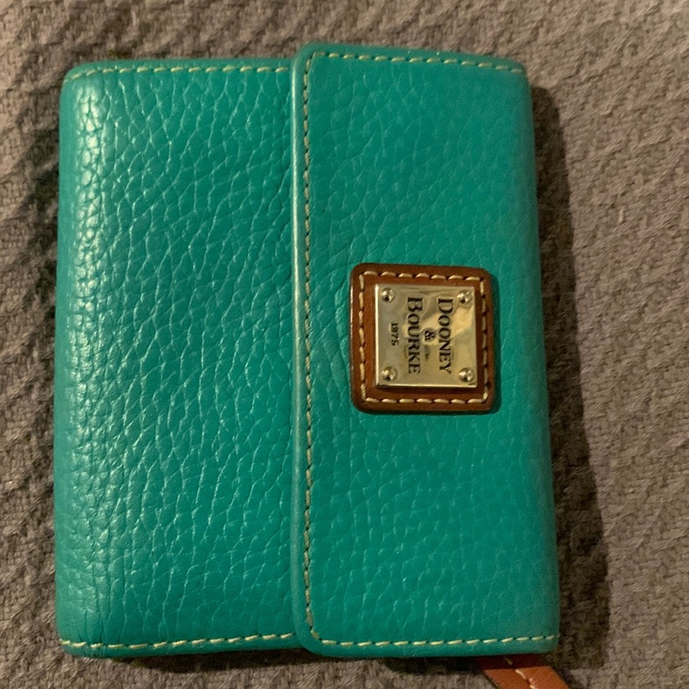 Dooney& Bourke billfold. Beautiful.